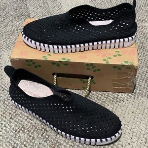 Isle Jacobsen “Tulip” slip on shoe